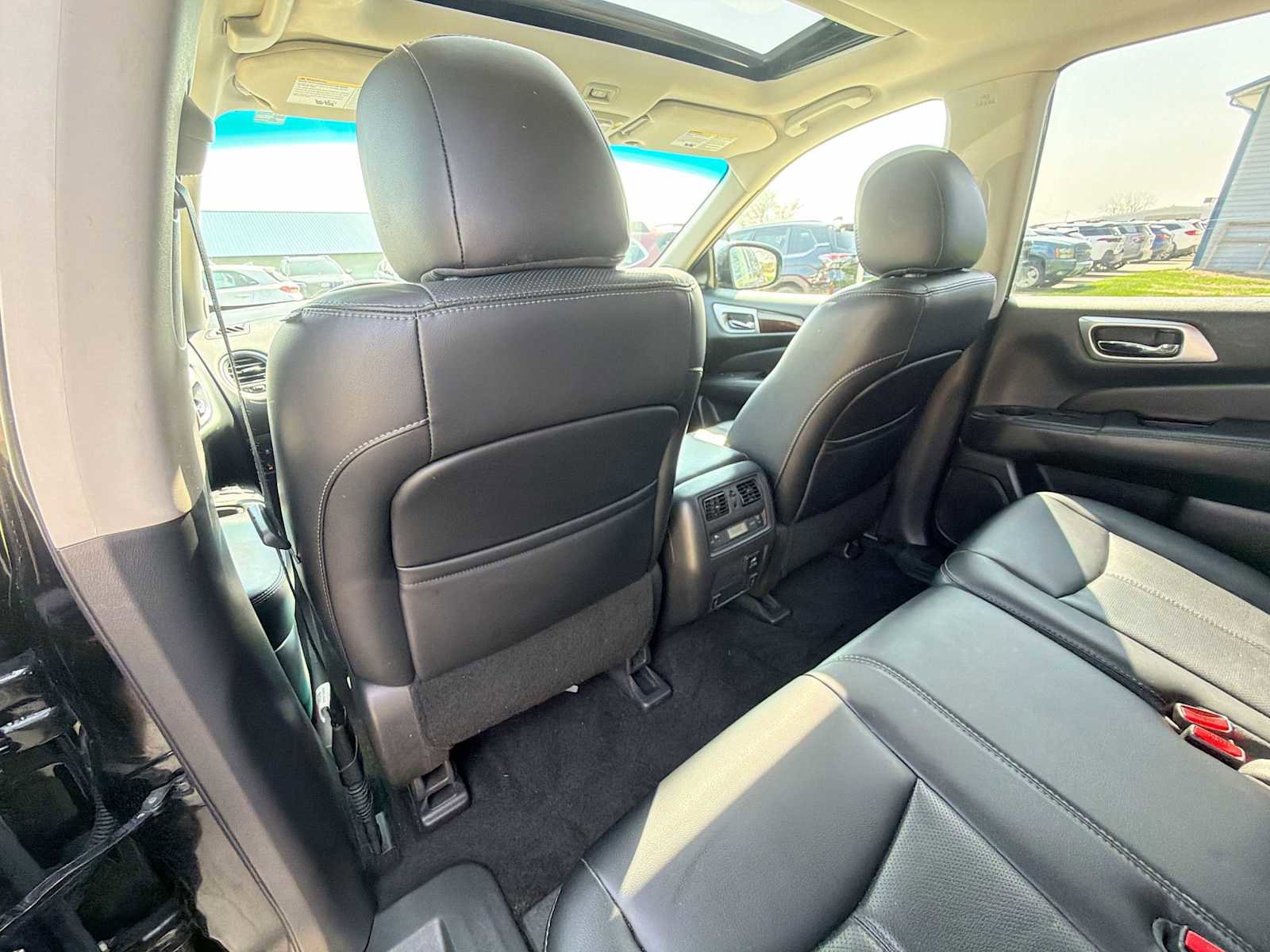 Used 2015 Nissan Pathfinder Platinum w/ Cargo Package image 15