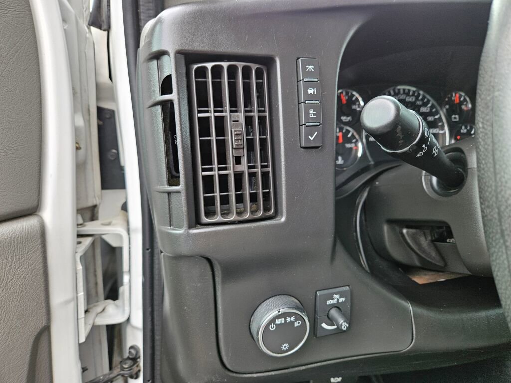 Used 2016 Chevrolet Express 3500 Extended image 15