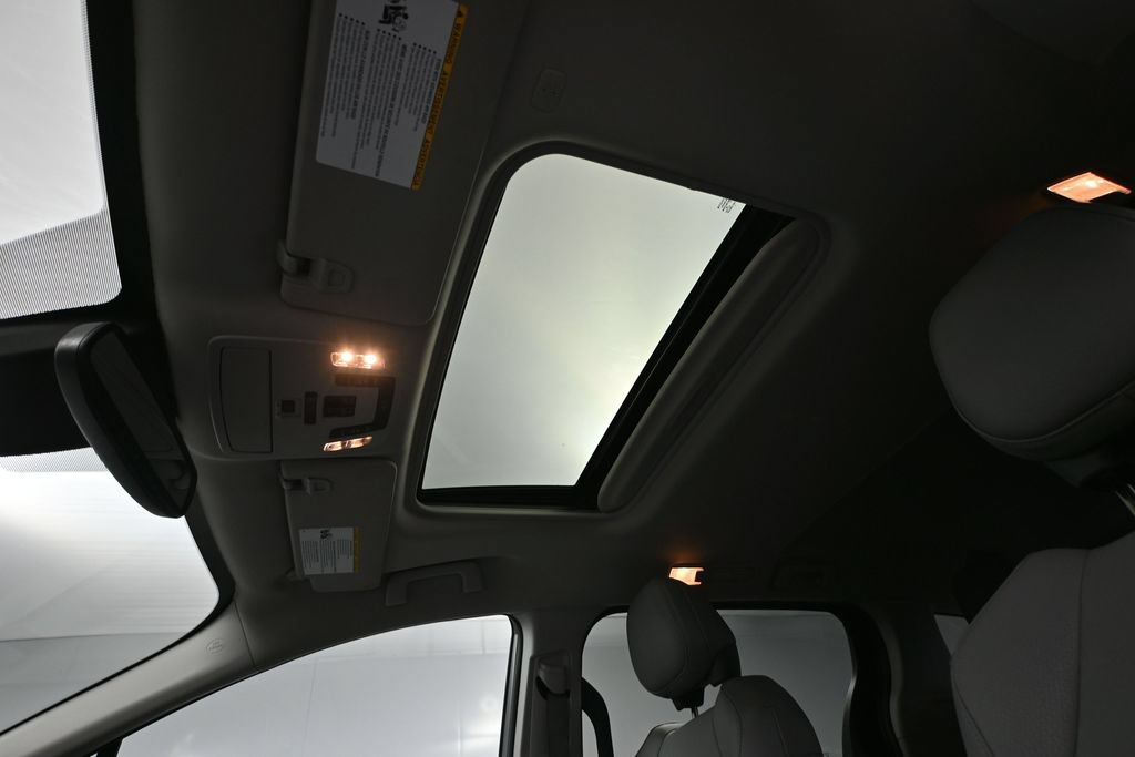 Used 2022 Toyota Sienna XLE AWD/4WD image 24