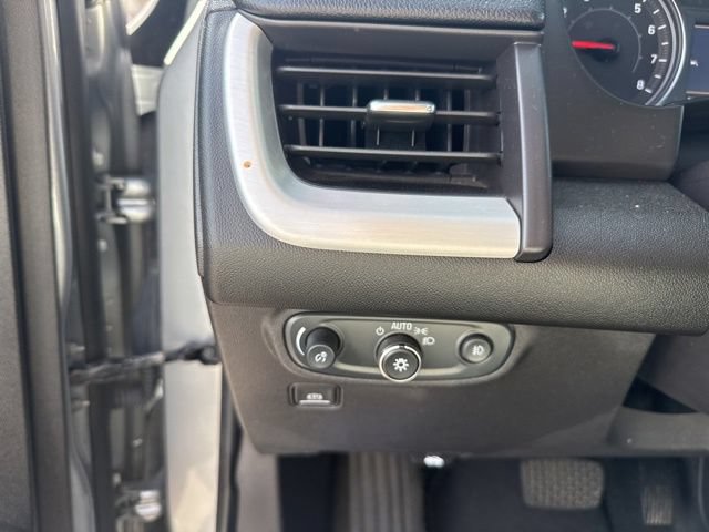 Used 2024 GMC Terrain SLT AWD/4WD image 15
