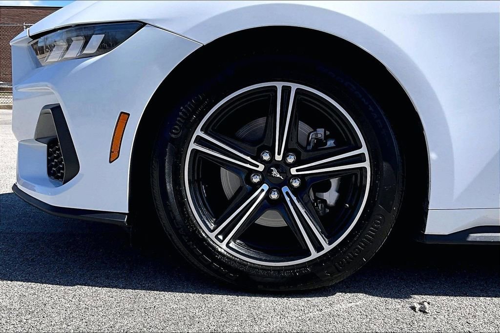 Used 2025 Ford Mustang Premium image 8