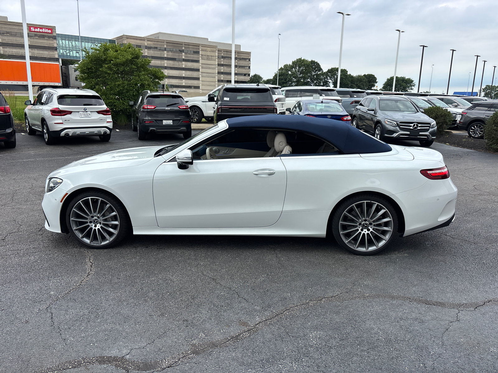 Used 2023 Mercedes-Benz E 450 4MATIC Cabriolet image 4