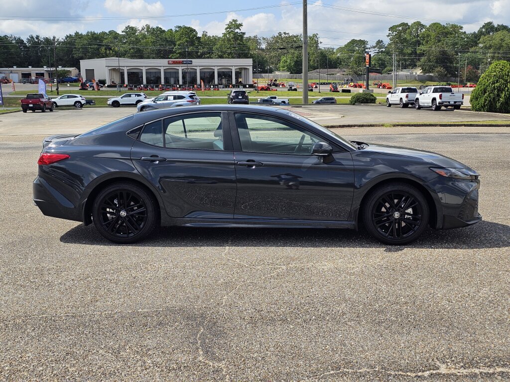 Used 2025 Toyota Camry SE w/ Convenience Package FWD image 7