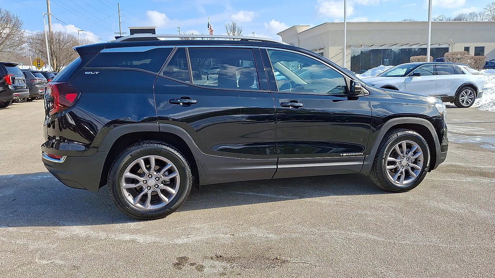 Certified 2022 GMC Terrain SLT w/ Tech Package image 9