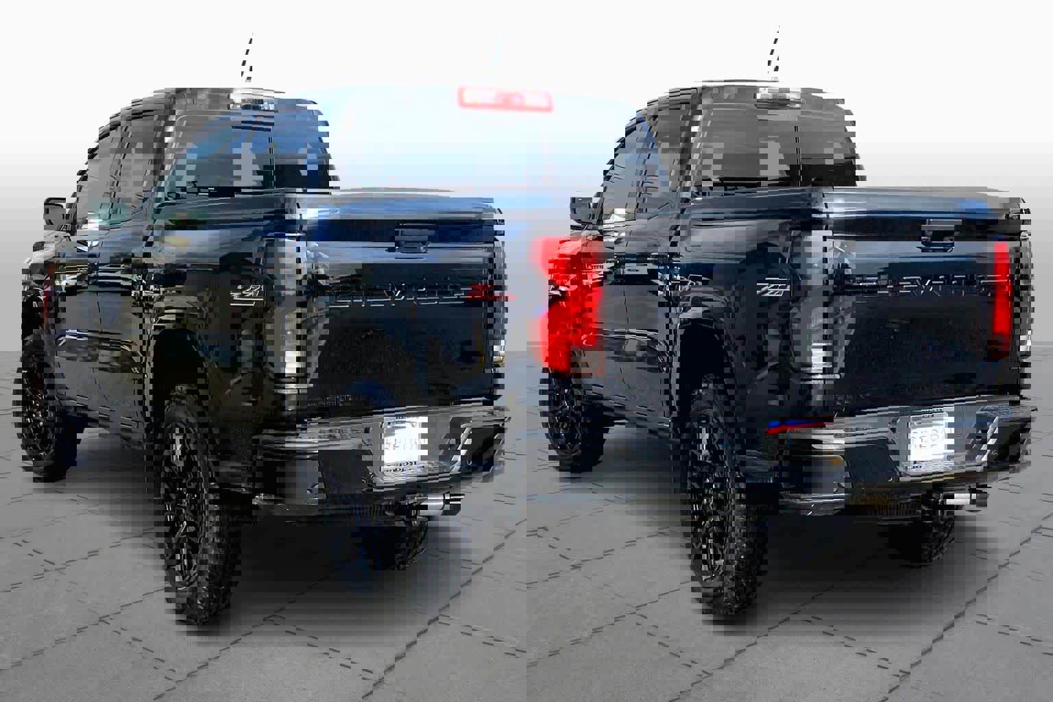 Certified 2024 Chevrolet Colorado Z71 w/ LPO, Dark Essentials Package image 11