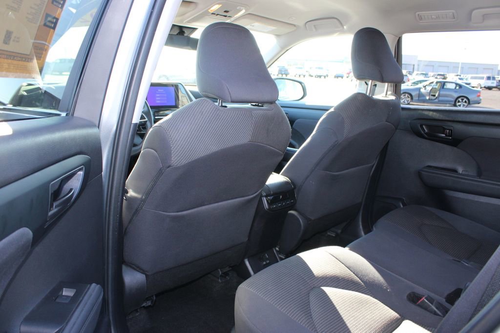 Used 2024 Toyota Highlander LE image 26