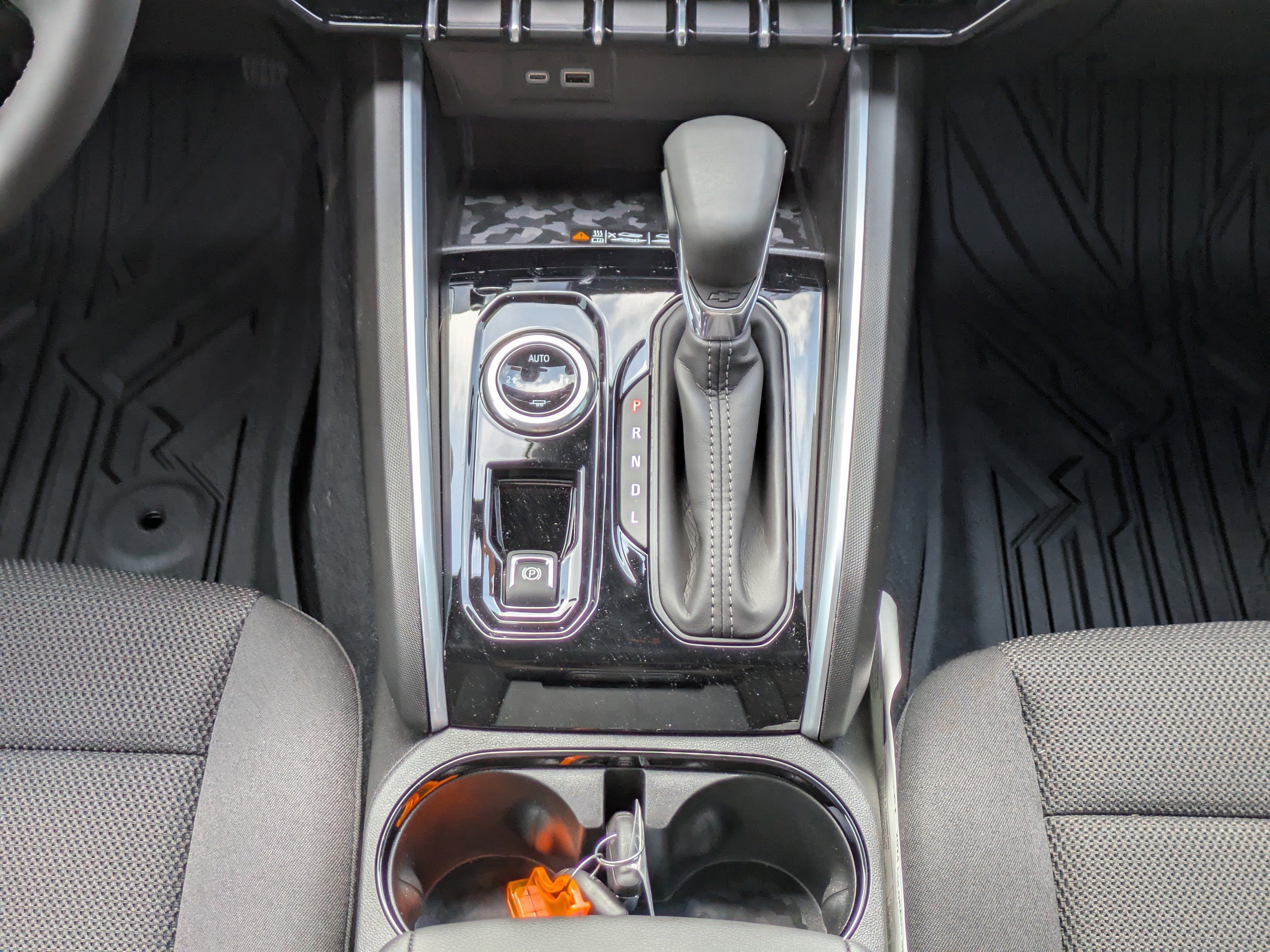 Used 2024 Chevrolet Colorado LT w/ LT Convenience Package II image 9