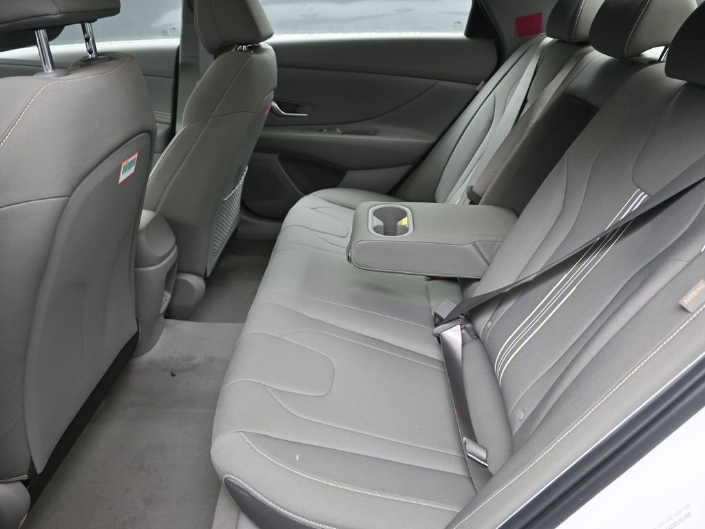Certified 2025 Hyundai Elantra SEL image 19