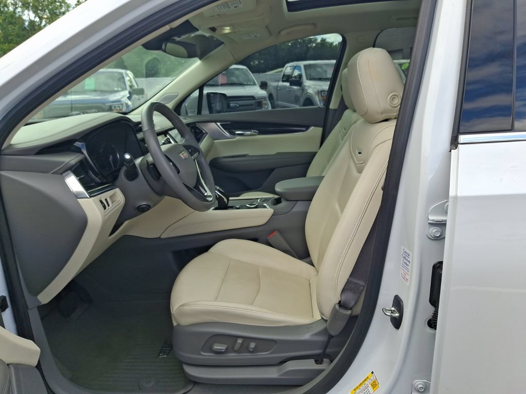 Used 2024 Cadillac XT6 Premium Luxury w/ LPO, Floor Liner Package AWD/4WD image 17