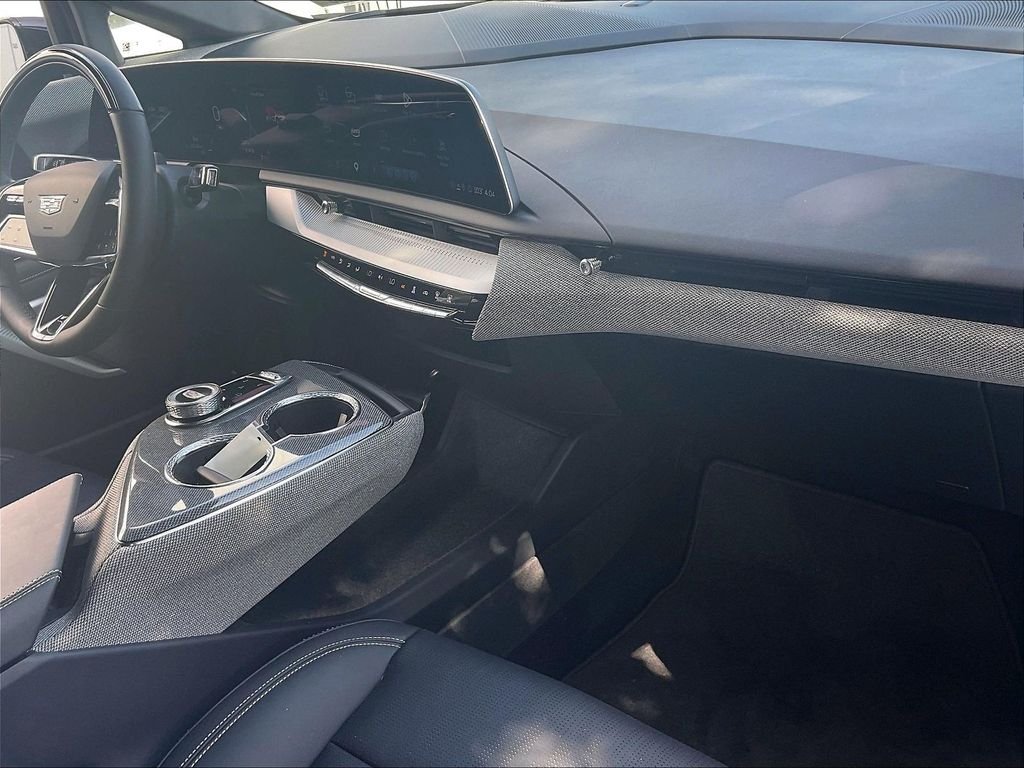 Used 2025 Cadillac Optiq Luxury 2 AWD/4WD image 13
