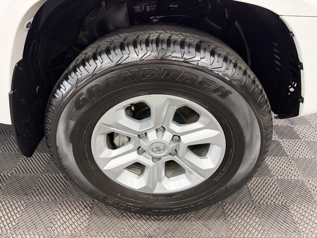 Used 2024 Toyota 4Runner SR5 AWD/4WD image 18