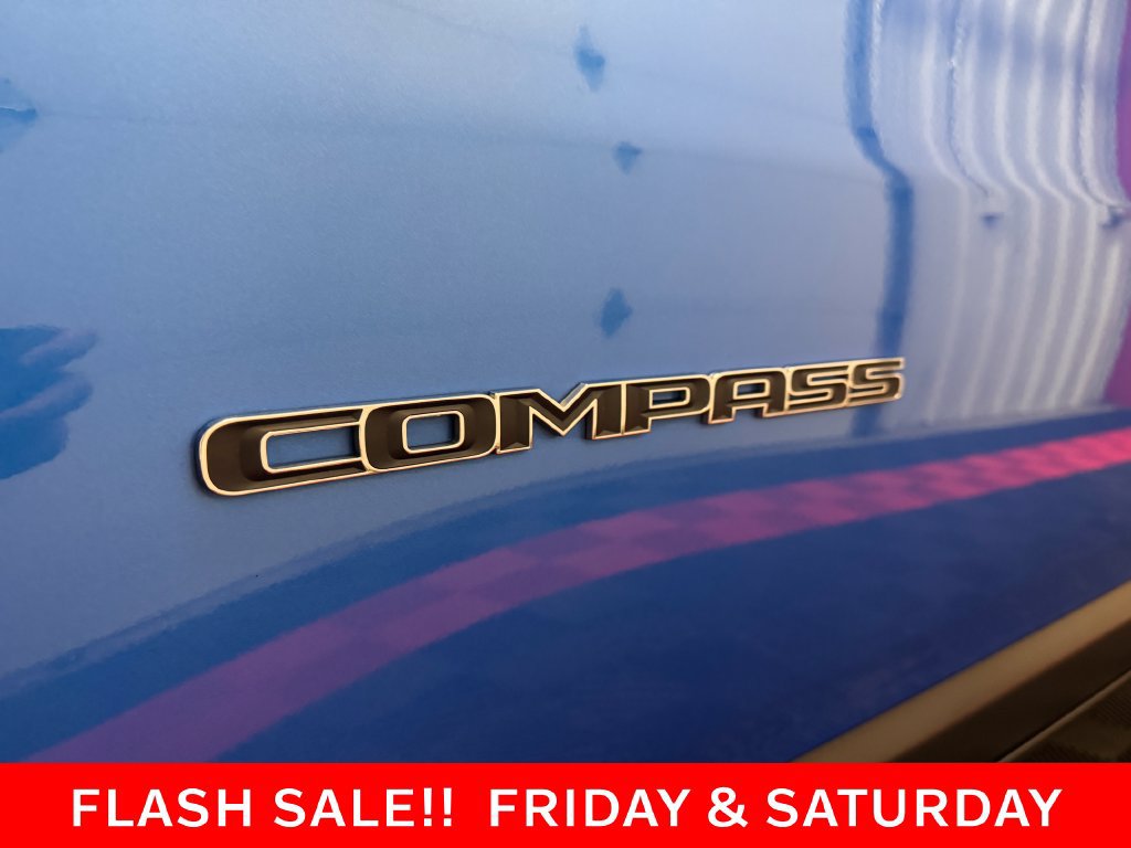 Used 2024 Jeep Compass Latitude AWD/4WD image 11
