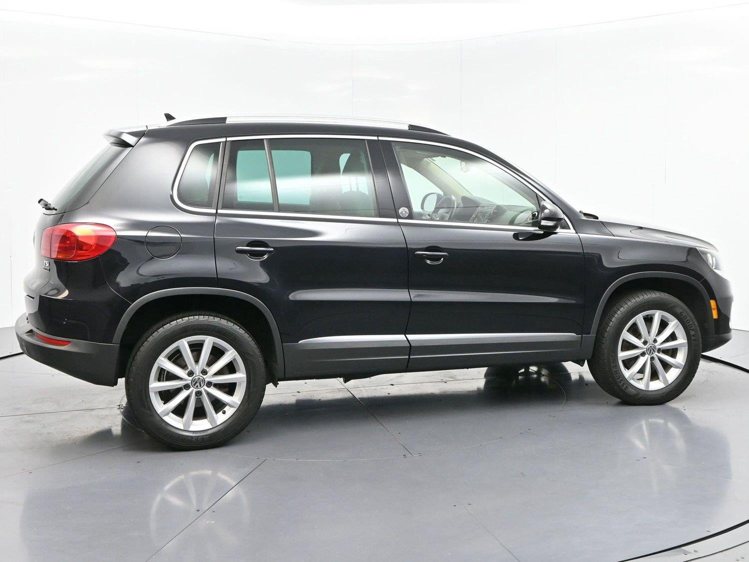 Used 2017 Volkswagen Tiguan Wolfsburg Edition AWD/4WD image 8