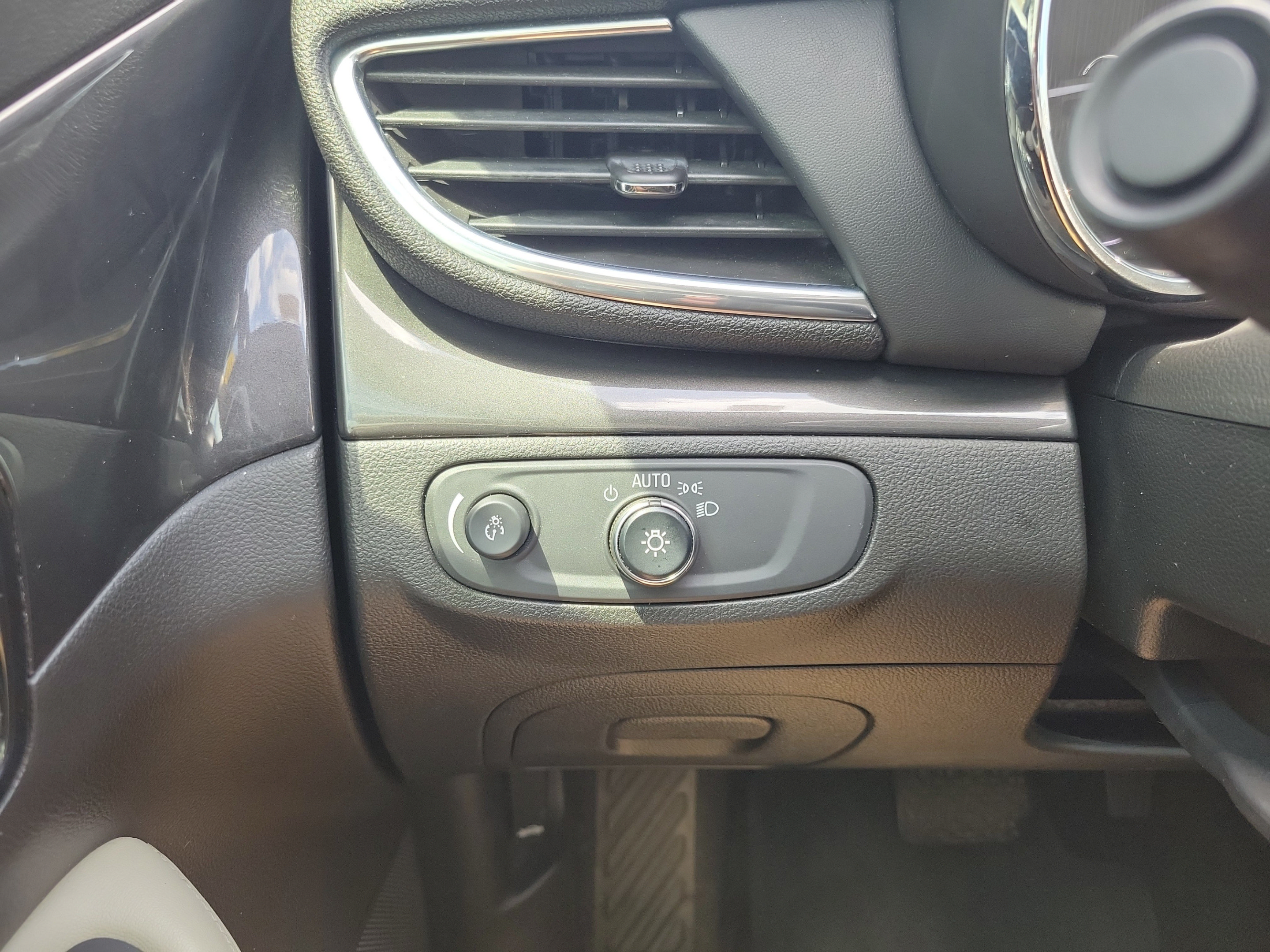 Used 2018 Buick Encore Preferred FWD image 19