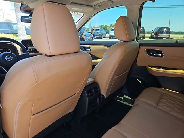 Used 2023 Nissan Rogue Platinum FWD image 12