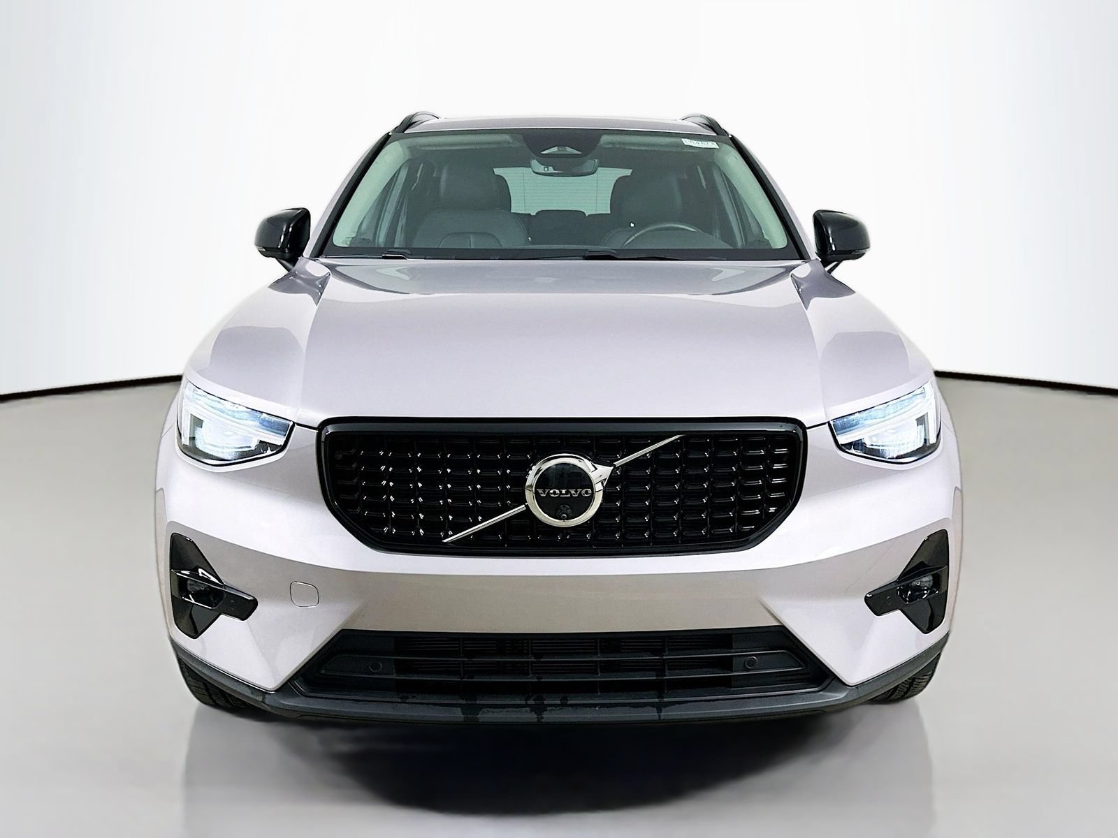 Used 2026 Volvo XC40 B5 Plus w/ Protection Package Premier AWD/4WD image 2