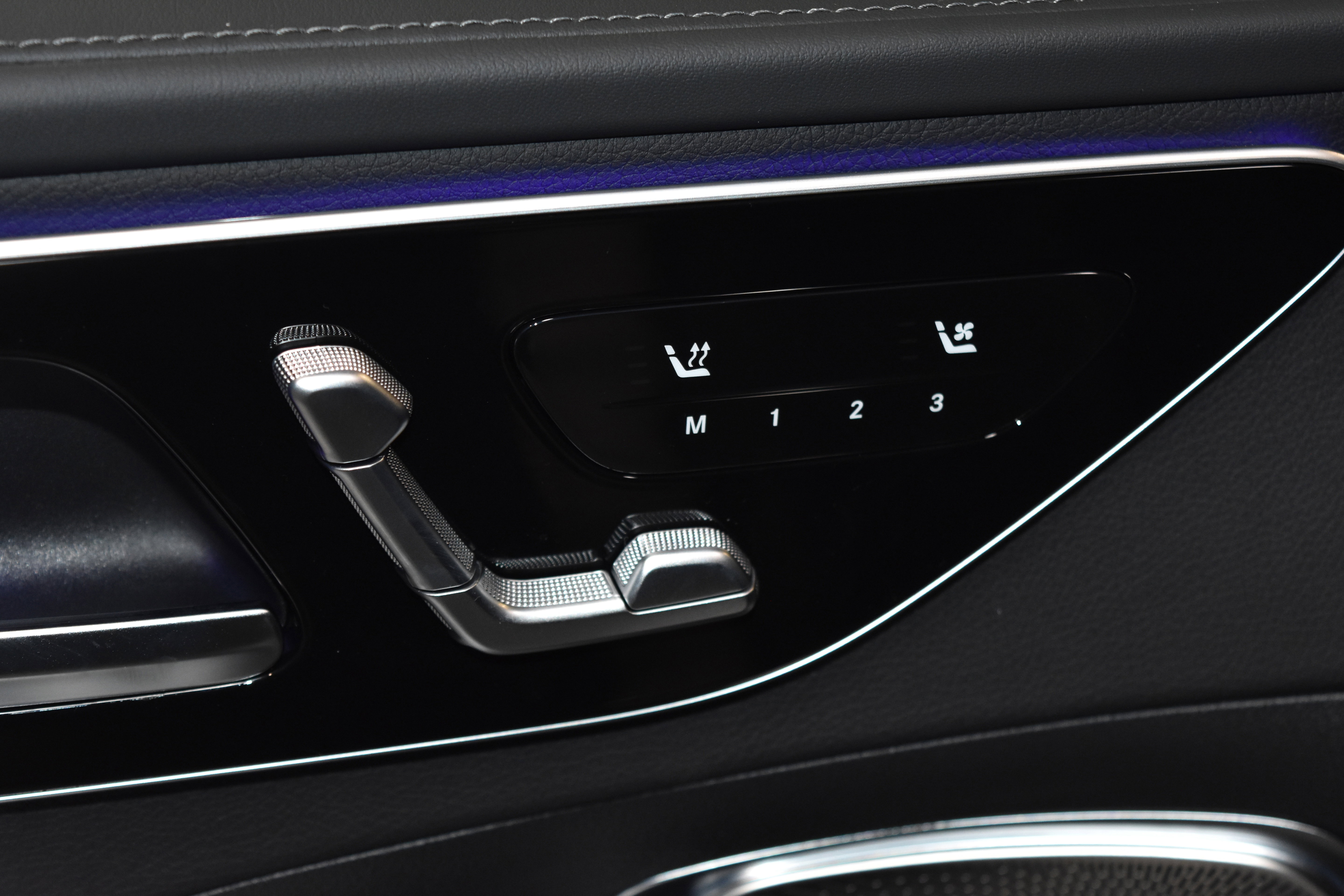 New 2026 Mercedes-Benz C 300 4MATIC Sedan image 4