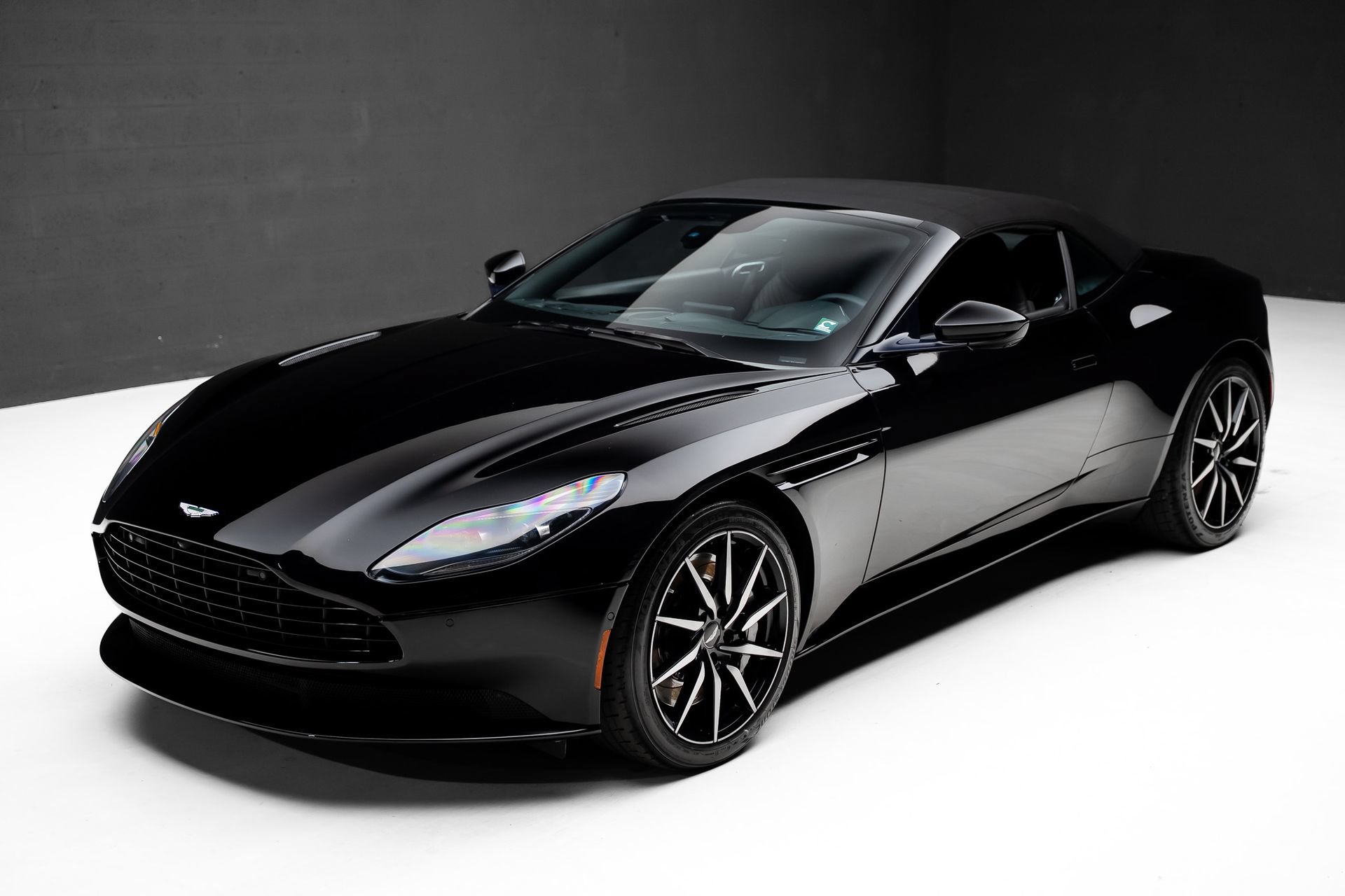 Used 2019 Aston Martin DB11 Volante RWD image 4