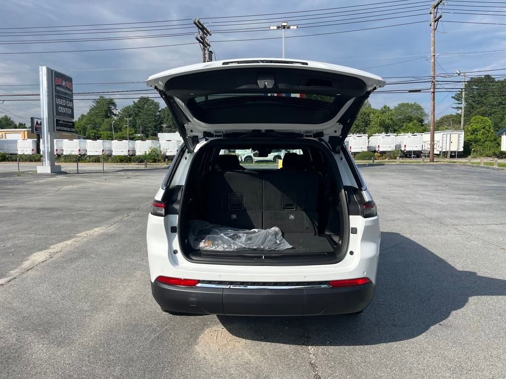 New 2025 Jeep Grand Cherokee L Laredo w/ Luxury Tech Group I image 24