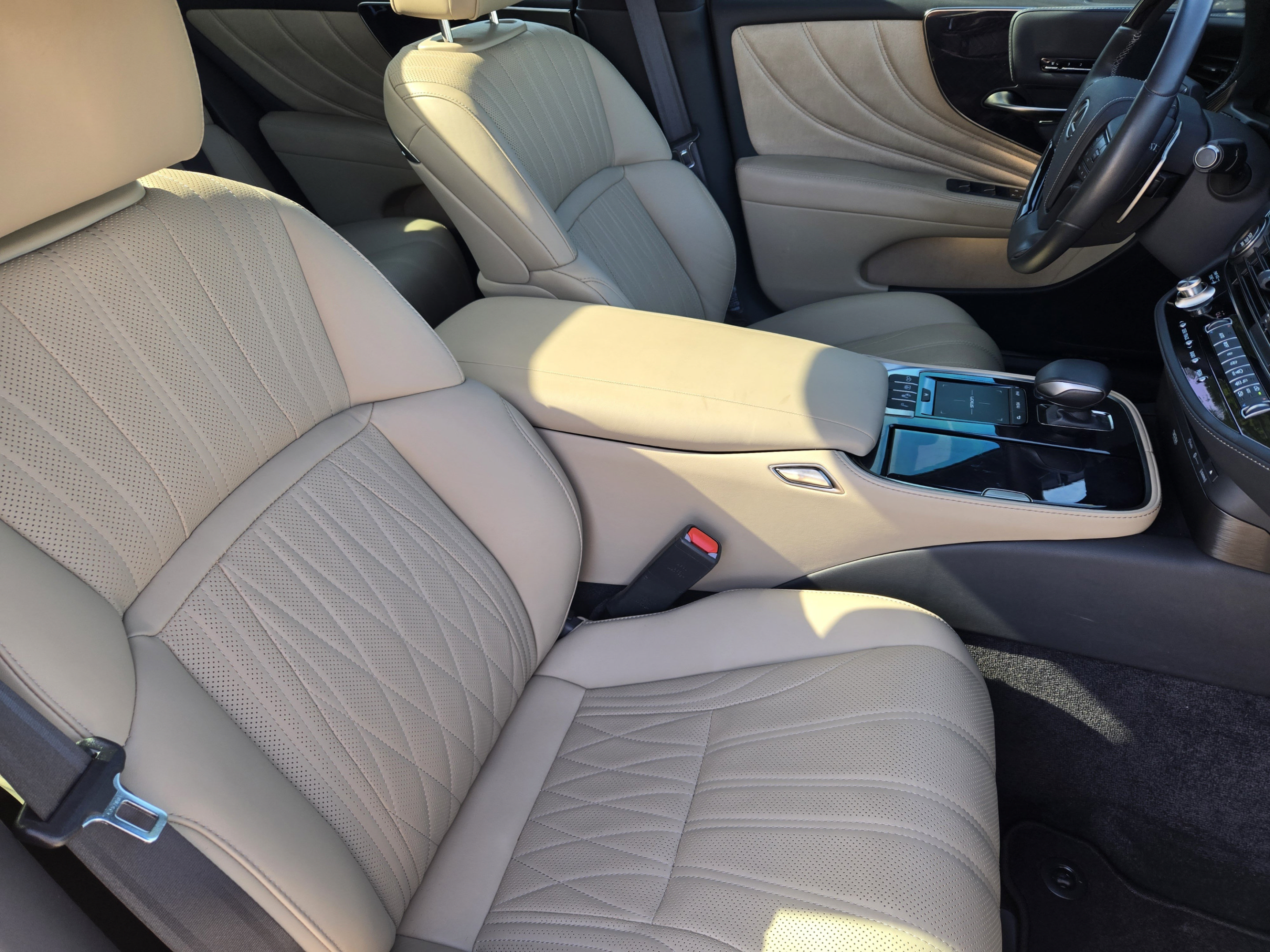 Used 2022 Lexus LS 500 w/ Interior Upgrade Package RWD image 10