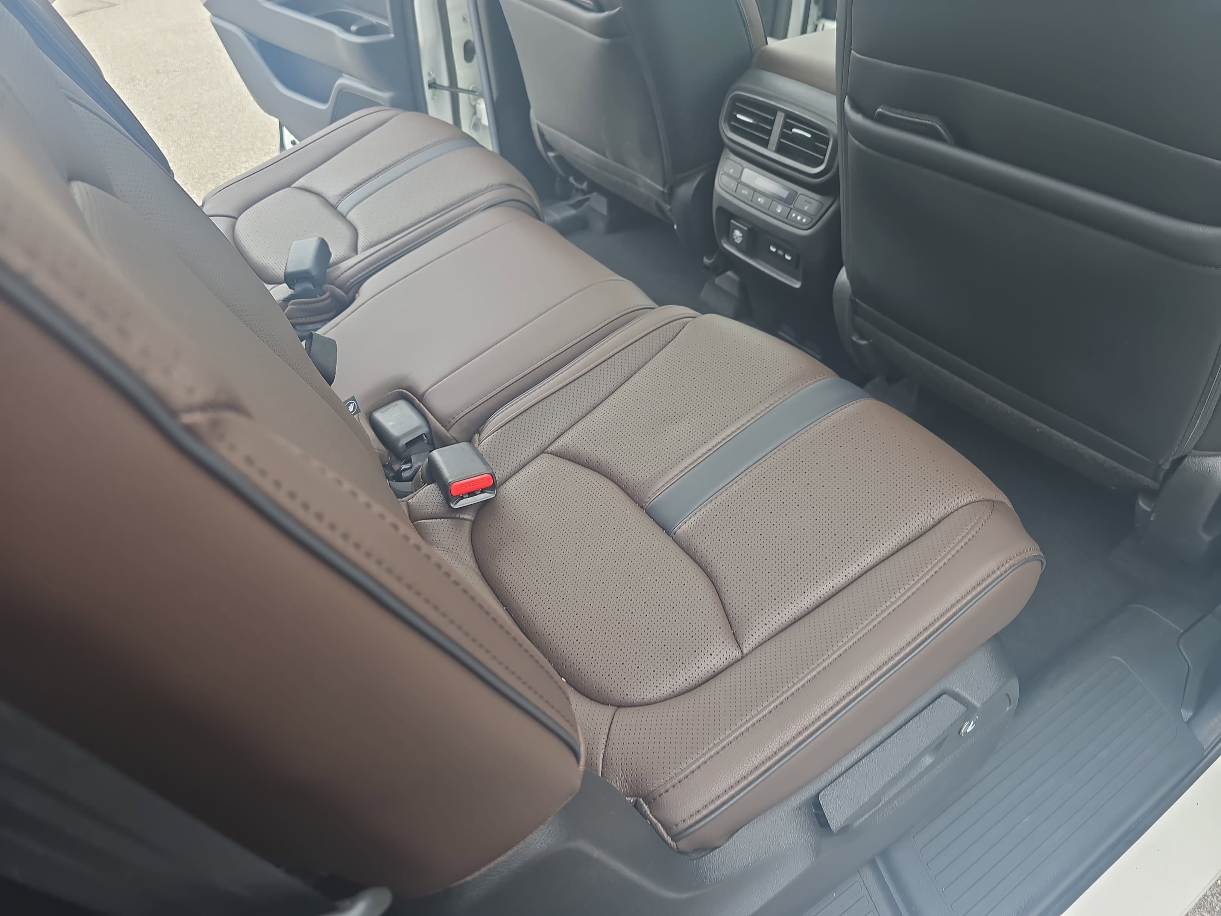 Used 2025 Honda Pilot Elite image 11