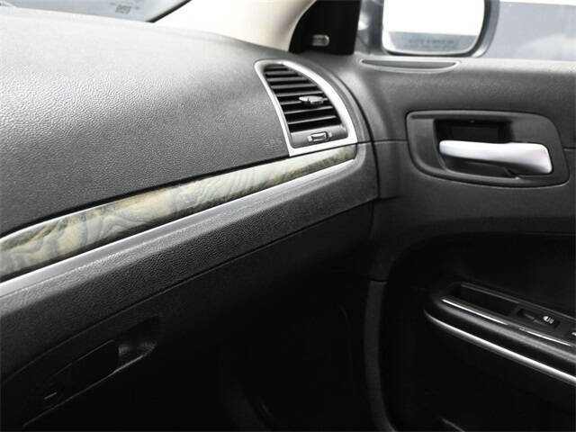 Used 2020 Chrysler 300 Limited image 12