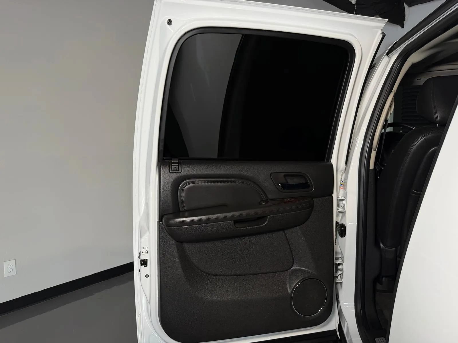 Used 2012 GMC Yukon XL Denali RWD image 19