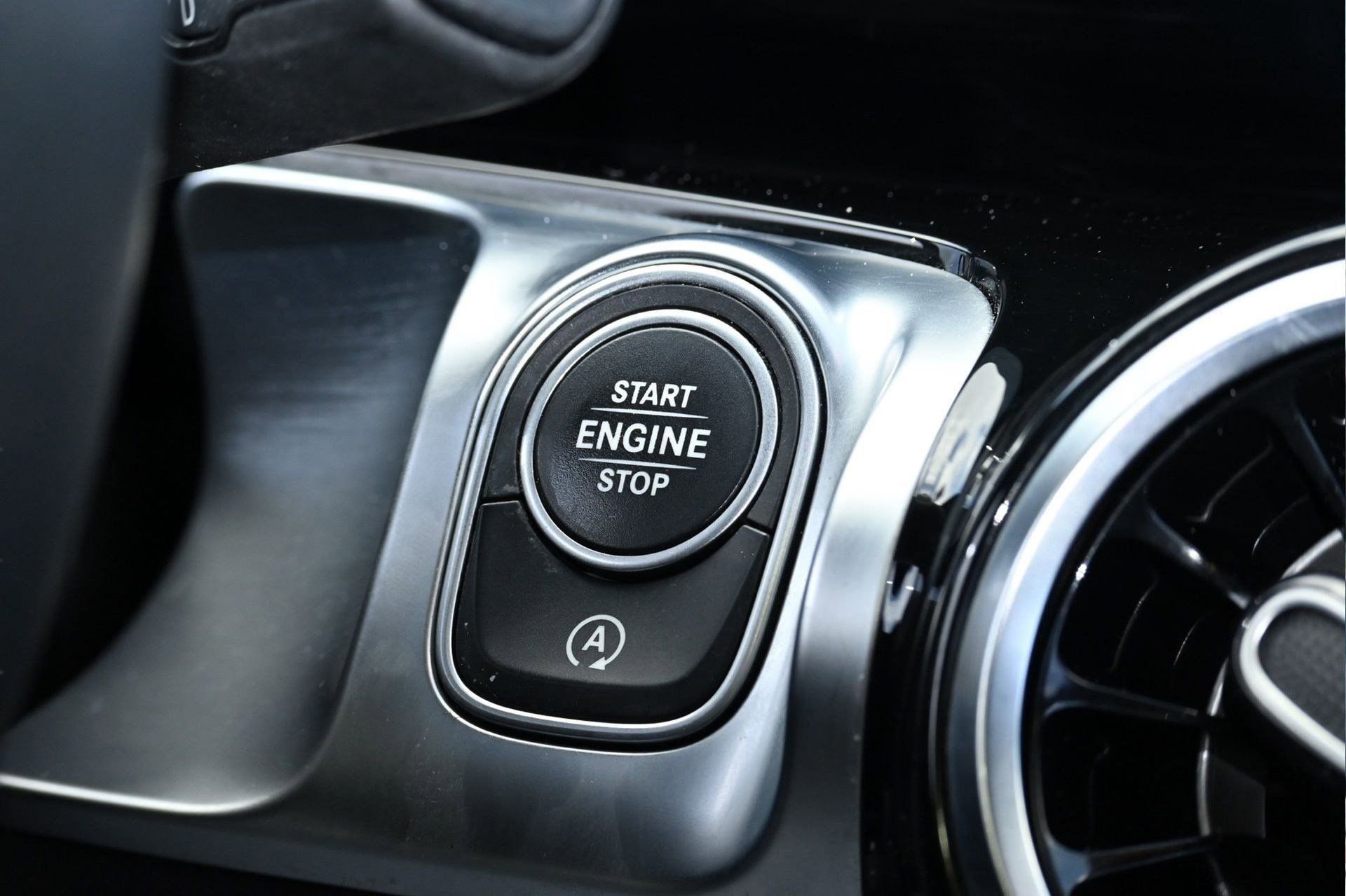 Used 2021 Mercedes-Benz GLB 250 4MATIC w/ Premium Package image 42