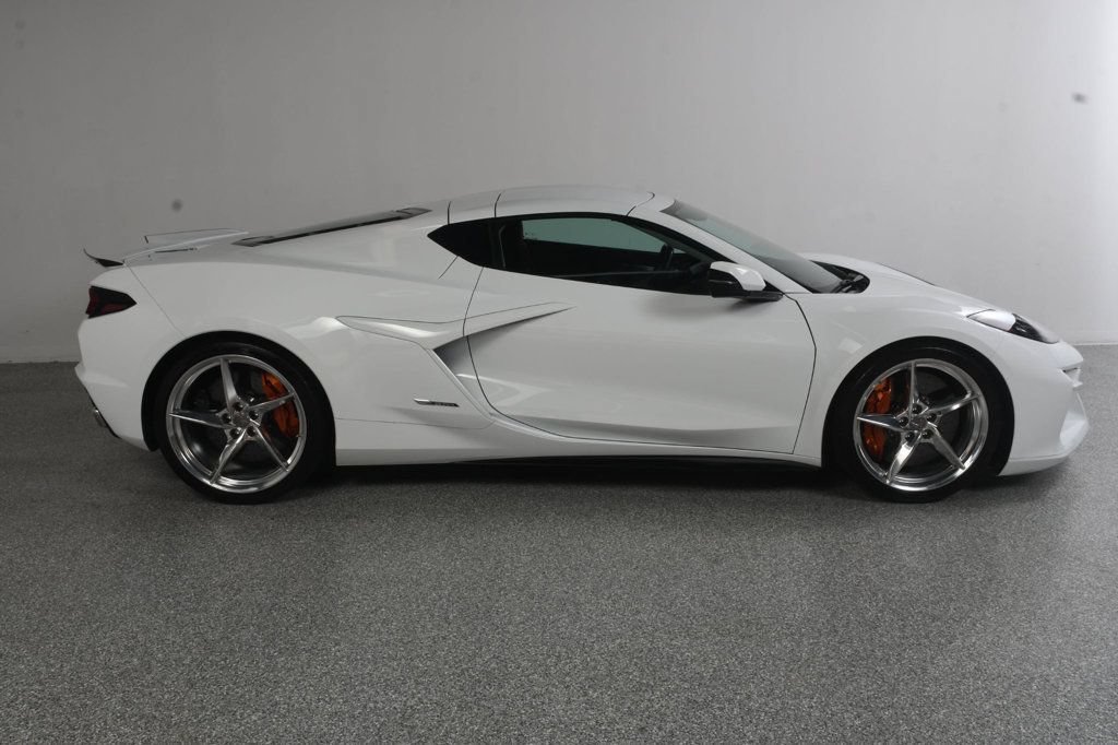 Used 2024 Chevrolet Corvette E-Ray w/ Chrome Exterior Badge Package AWD/4WD image 4