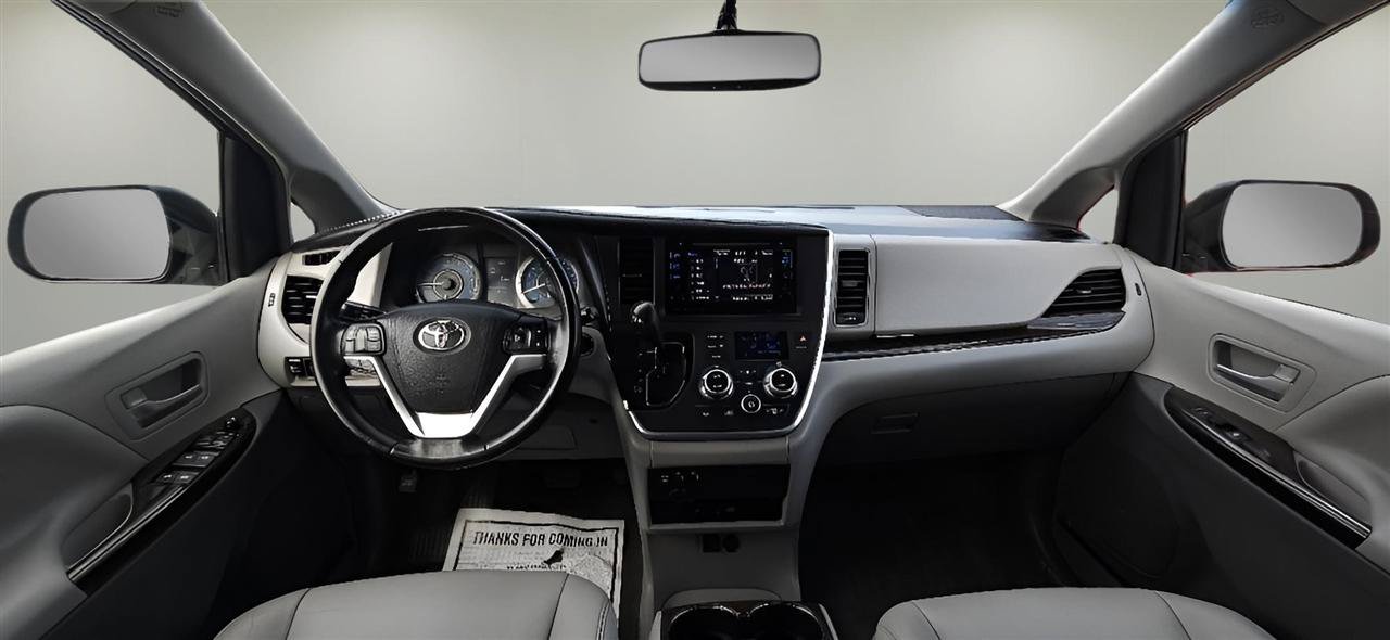 Used 2017 Toyota Sienna XLE Premium w/ Outdoor Package AWD/4WD image 17