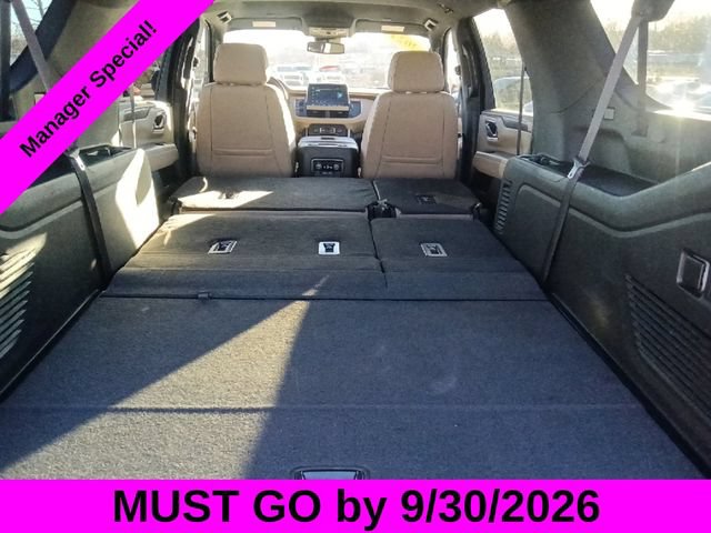 Used 2024 Chevrolet Suburban Premier RWD image 27