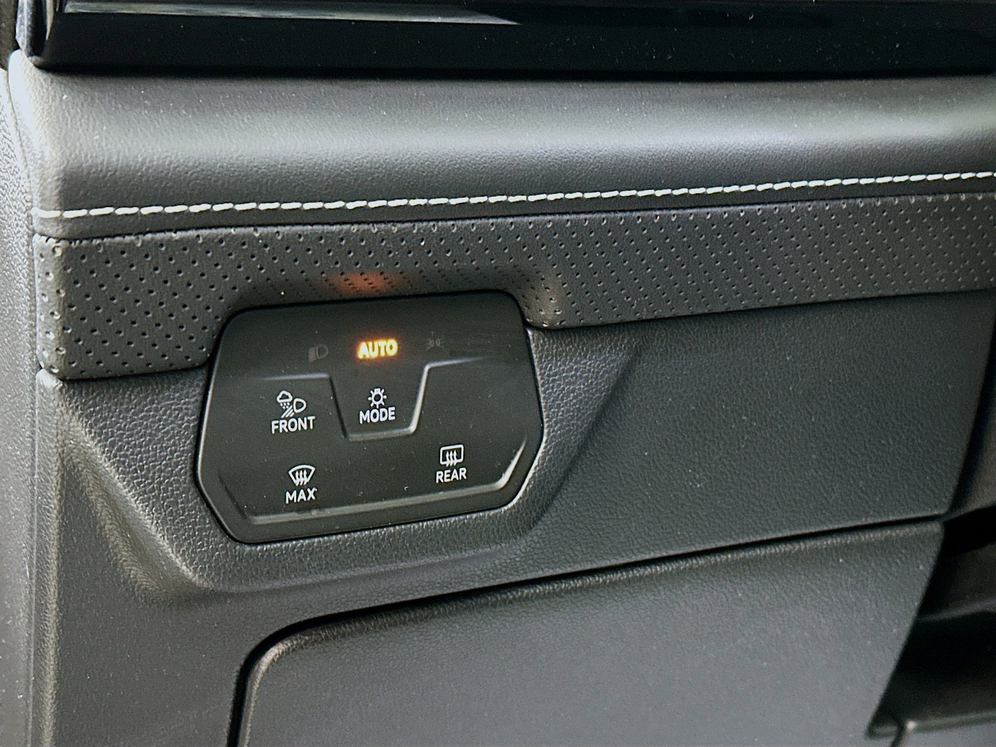 Used 2024 Volkswagen Atlas SE image 10