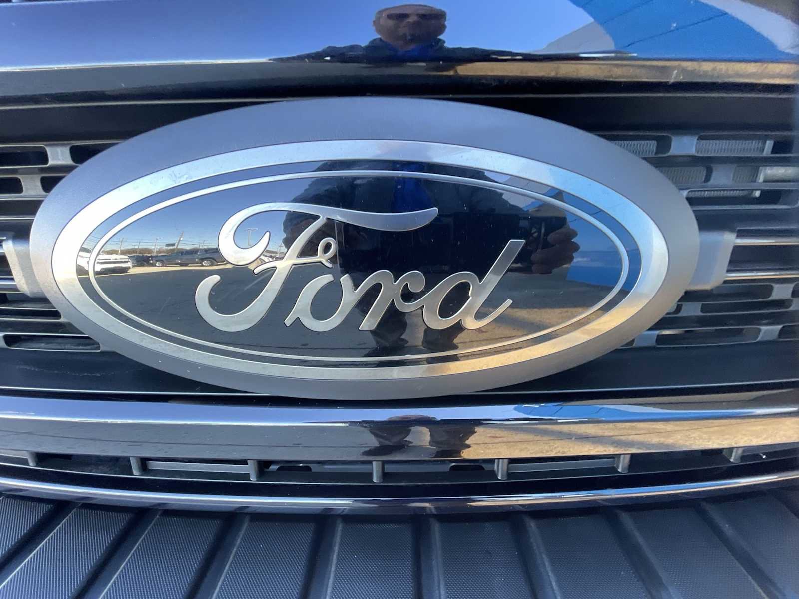 Used 2022 Ford F250 Lariat w/ Black Appearance Package image 31