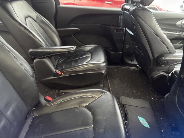 Used 2022 Chrysler Pacifica Touring-L w/ Uconnect Theater Family Group image 8