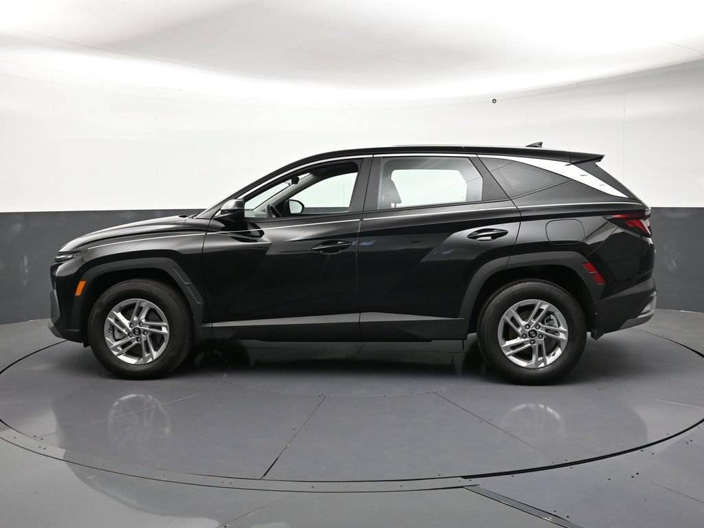 Used 2025 Hyundai Tucson SE AWD/4WD image 2