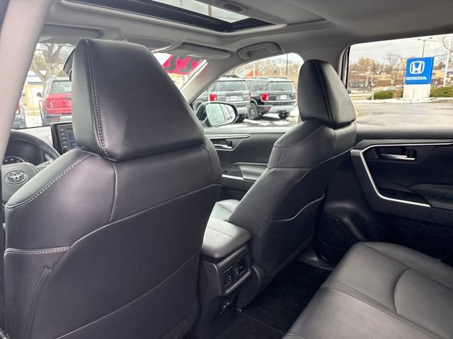 Used 2022 Toyota RAV4 XLE Premium image 21