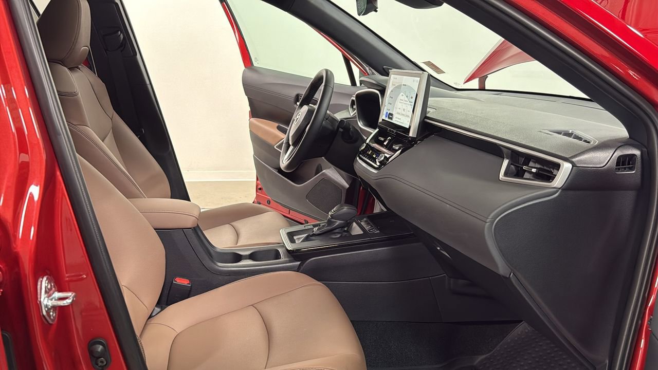 Certified 2026 Toyota Corolla Cross XLE w/ Convenience Package image 18