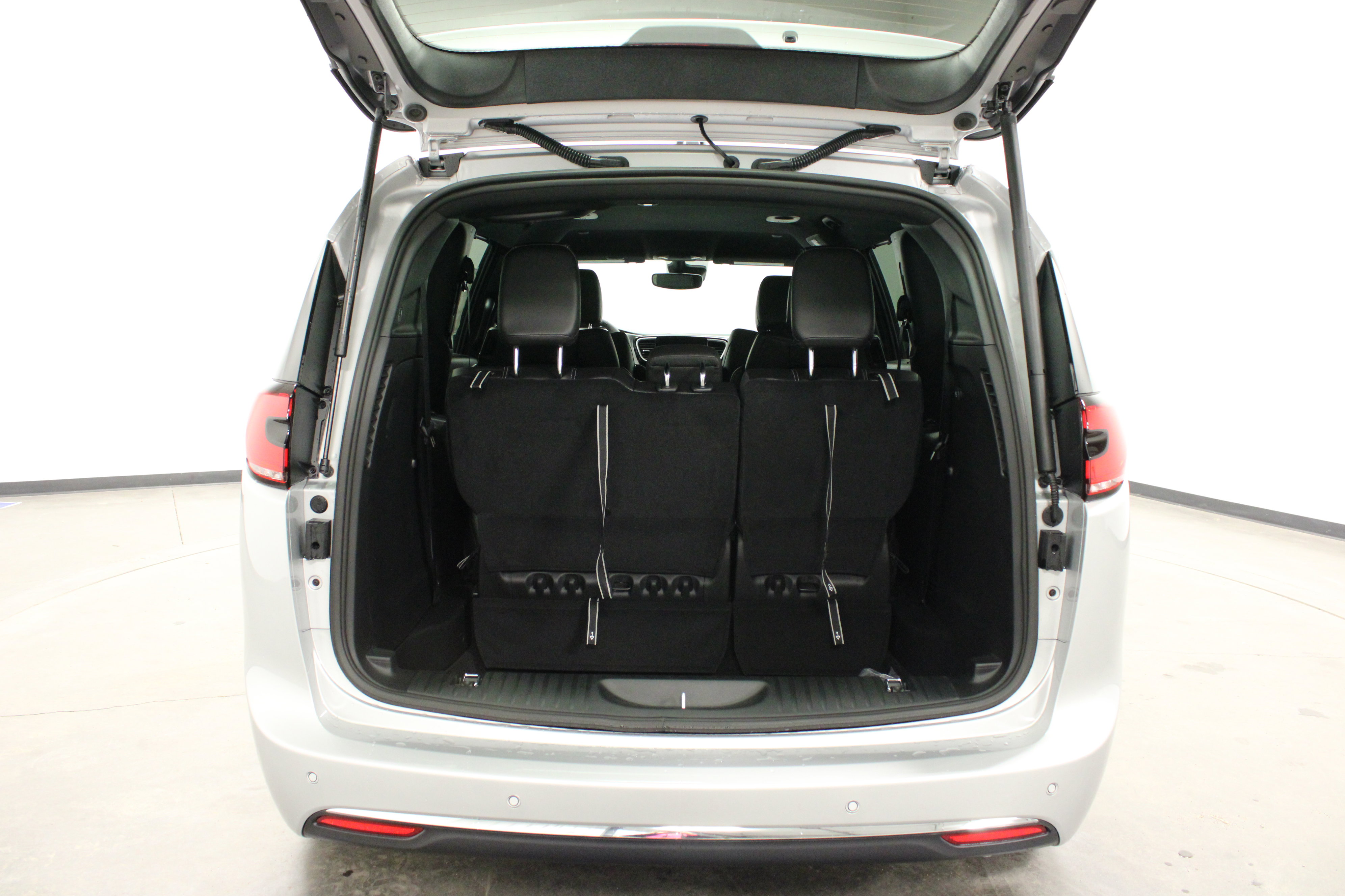 New 2026 Chrysler Pacifica Select AWD/4WD image 12