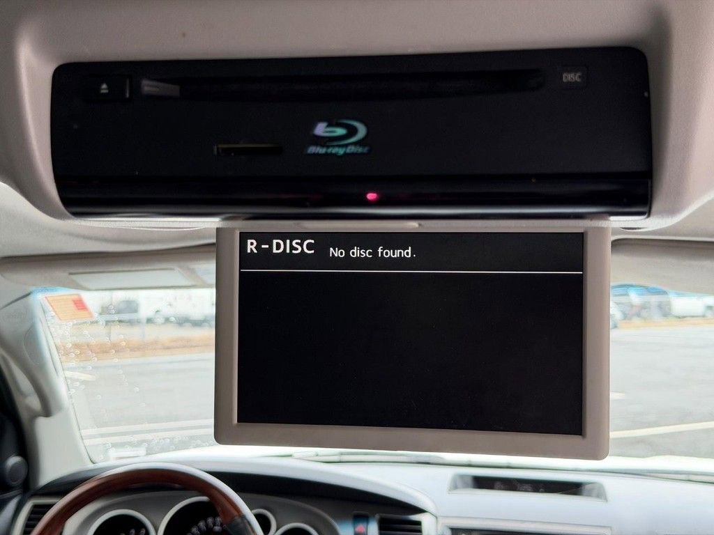 Used 2017 Toyota Sequoia Platinum image 18
