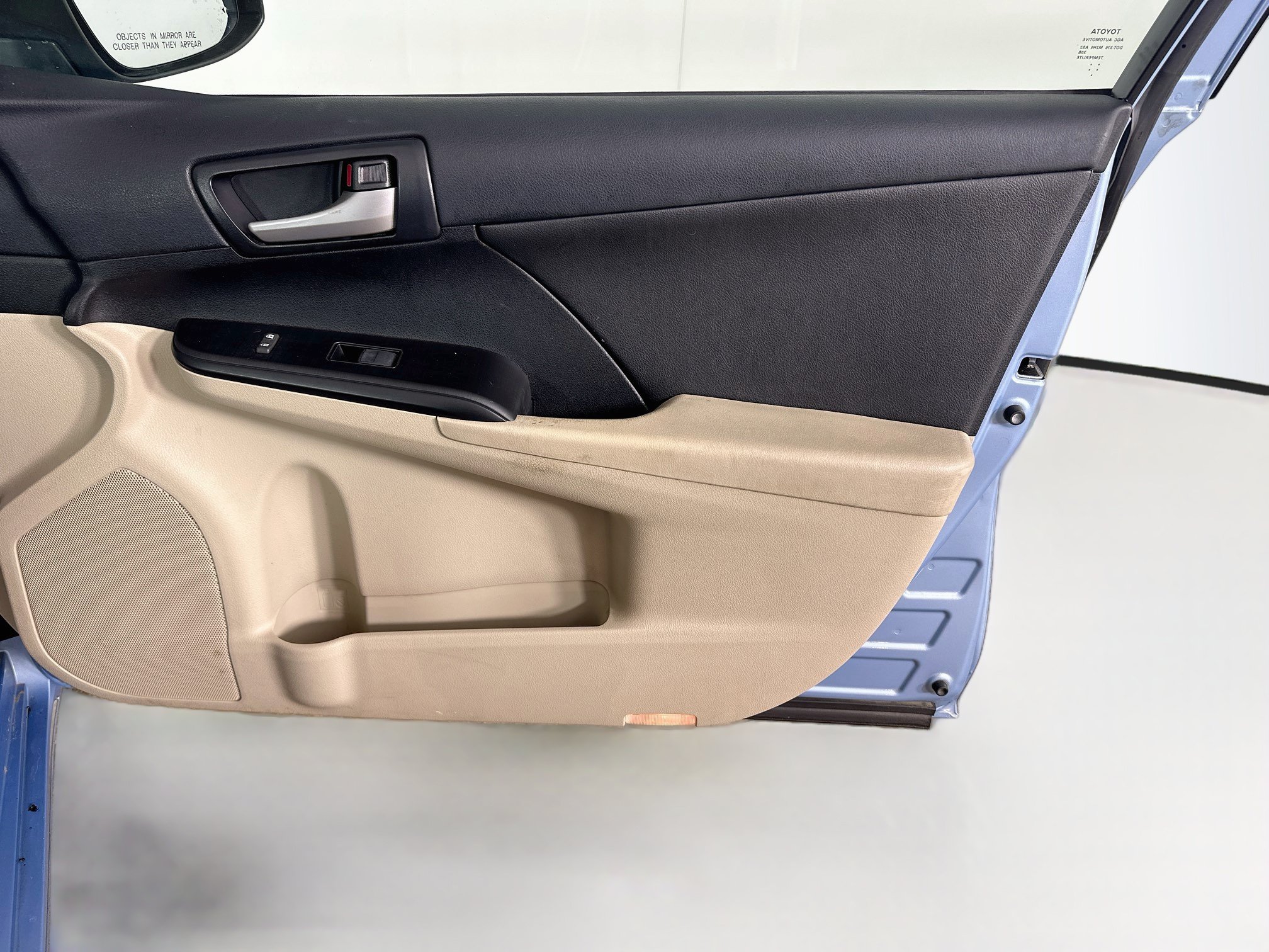Used 2013 Toyota Camry LE FWD image 29