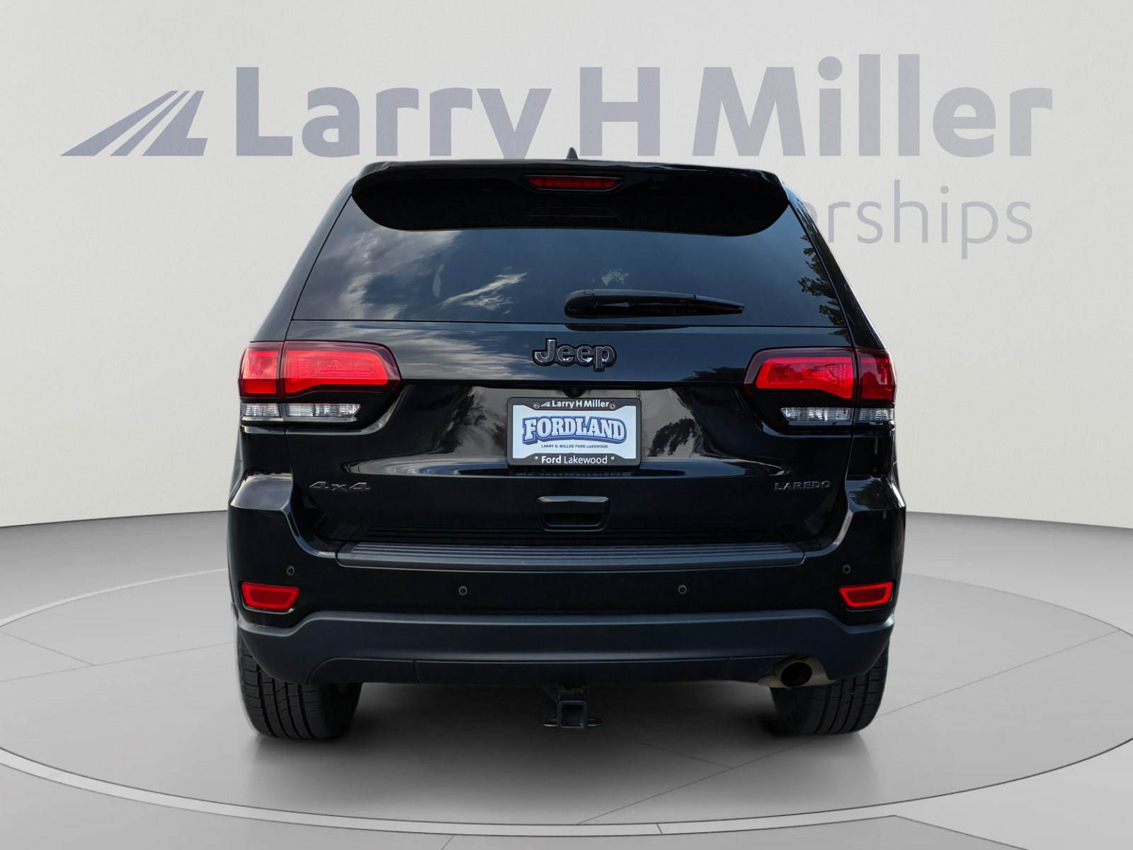 Used 2021 Jeep Grand Cherokee Laredo AWD/4WD image 4