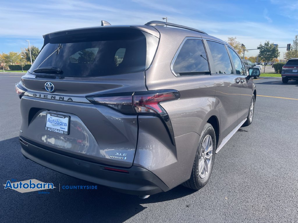 Used 2024 Toyota Sienna XLE AWD/4WD image 5