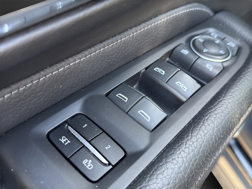 Used 2023 GMC Yukon XL Denali image 10