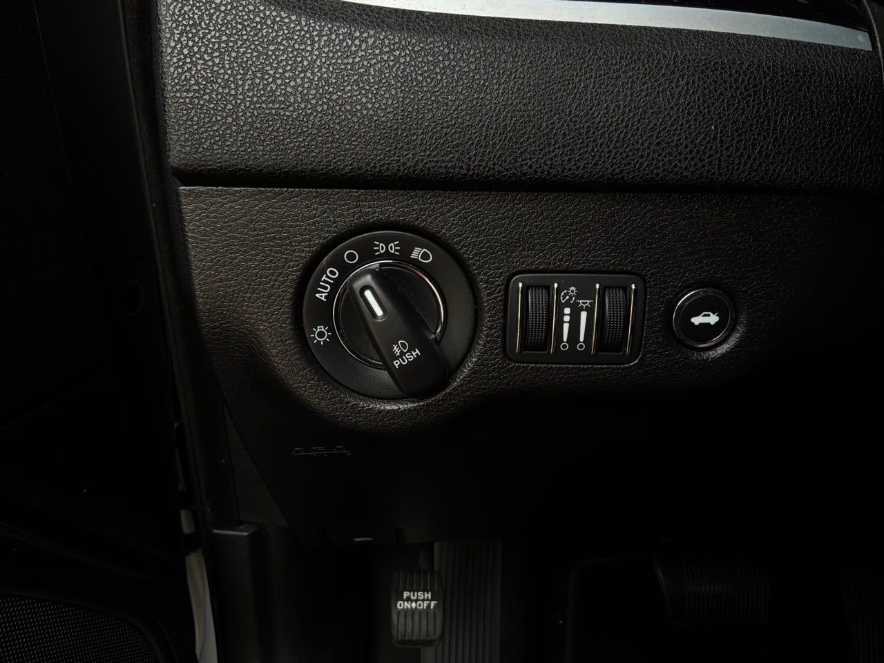 Used 2019 Chrysler 300 S RWD image 21