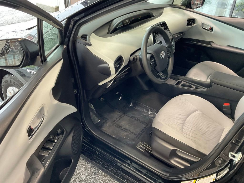 Used 2022 Toyota Prius LE FWD image 8