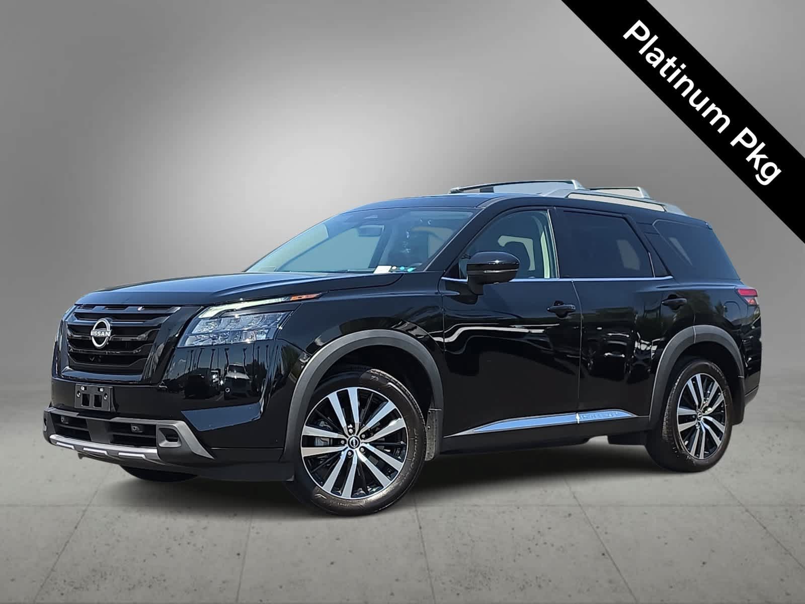 Used 2025 Nissan Pathfinder Platinum w/ Black Appearance Package FWD image 1