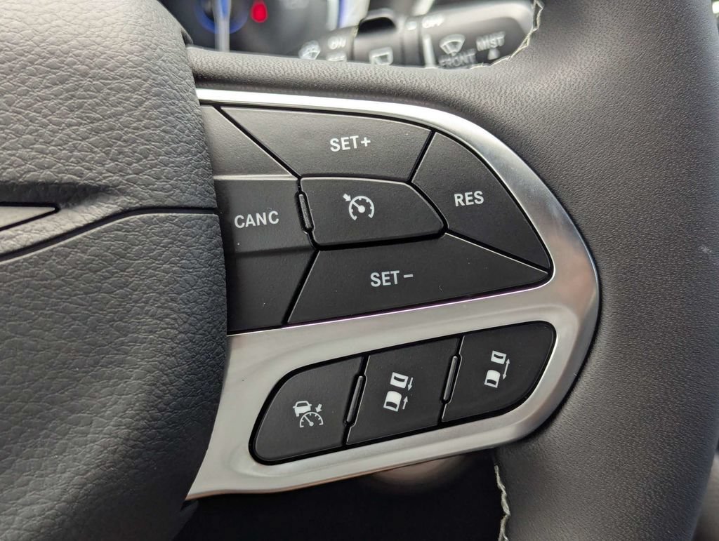 New 2027 Chrysler Pacifica Select w/ Family Tech Group FWD image 25