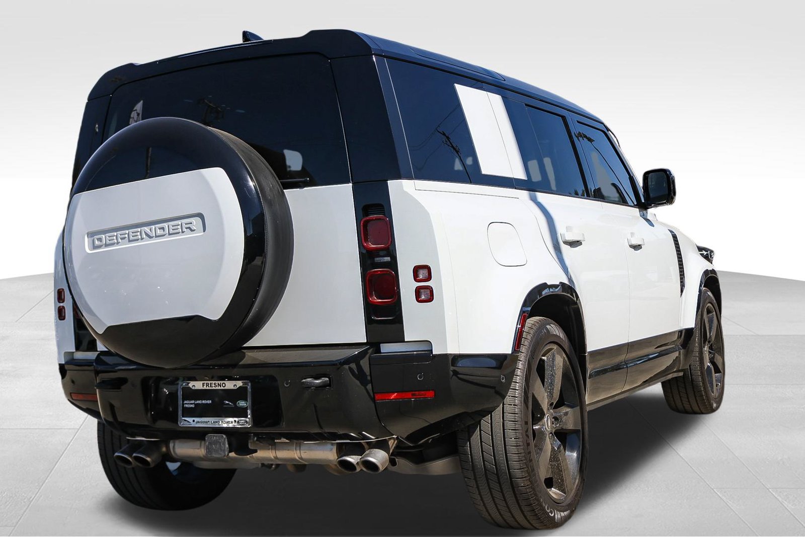 Certified 2025 Land Rover Defender 110 X-Dynamic SE AWD/4WD image 5