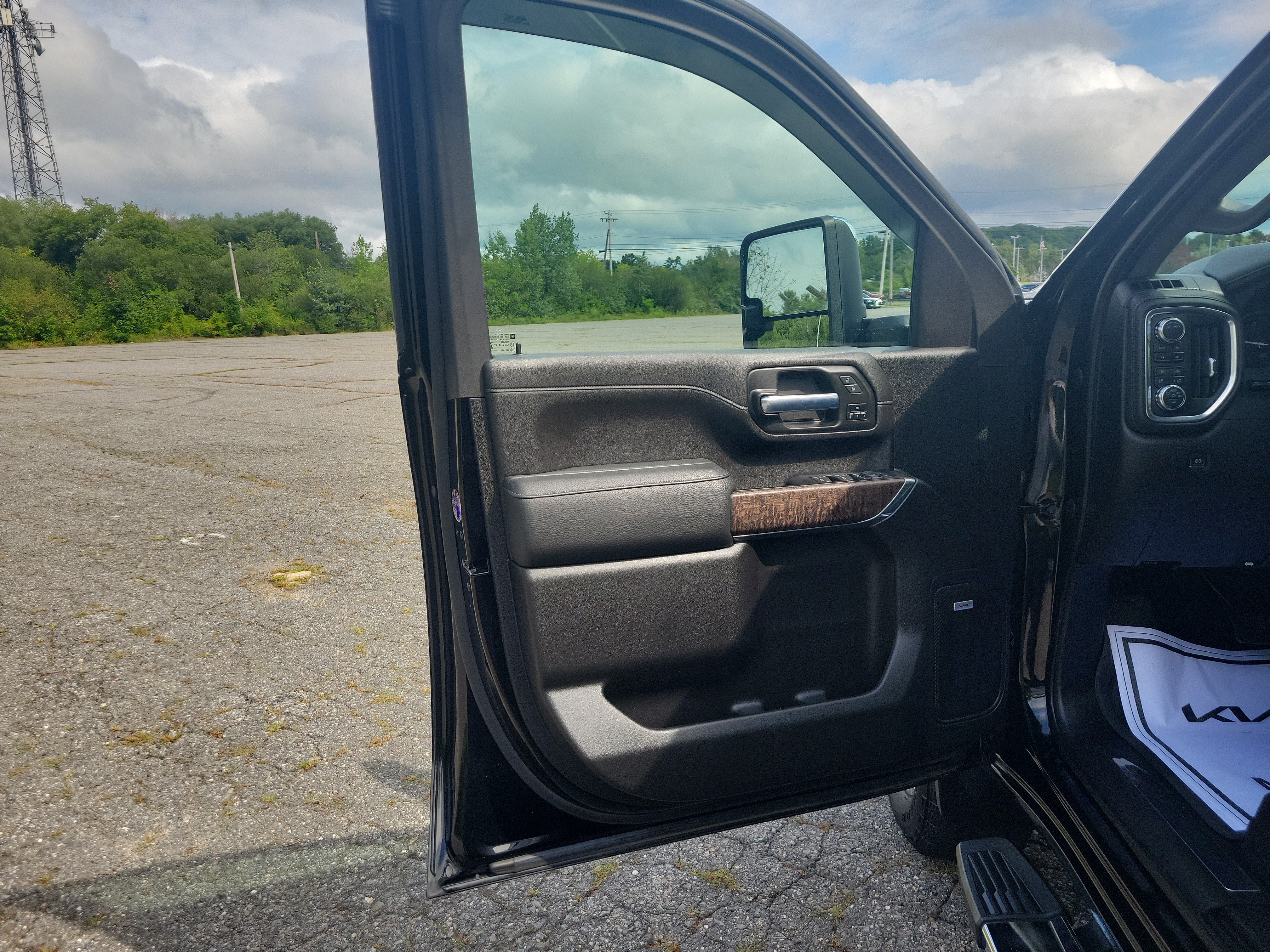 Used 2023 GMC Sierra 2500 Denali w/ Denali Ultimate Package AWD/4WD image 15