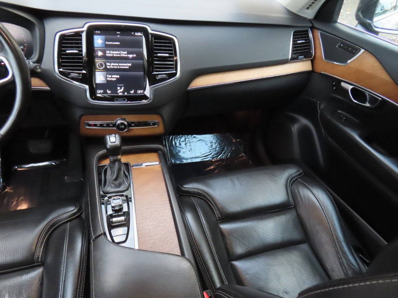 Used 2017 Volvo XC90 T6 Inscription w/ Vision Package image 17